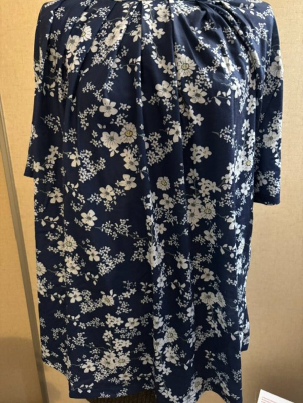 Fantaslook Women's XXXL Short Sleeve Floral Dressy Blouse..